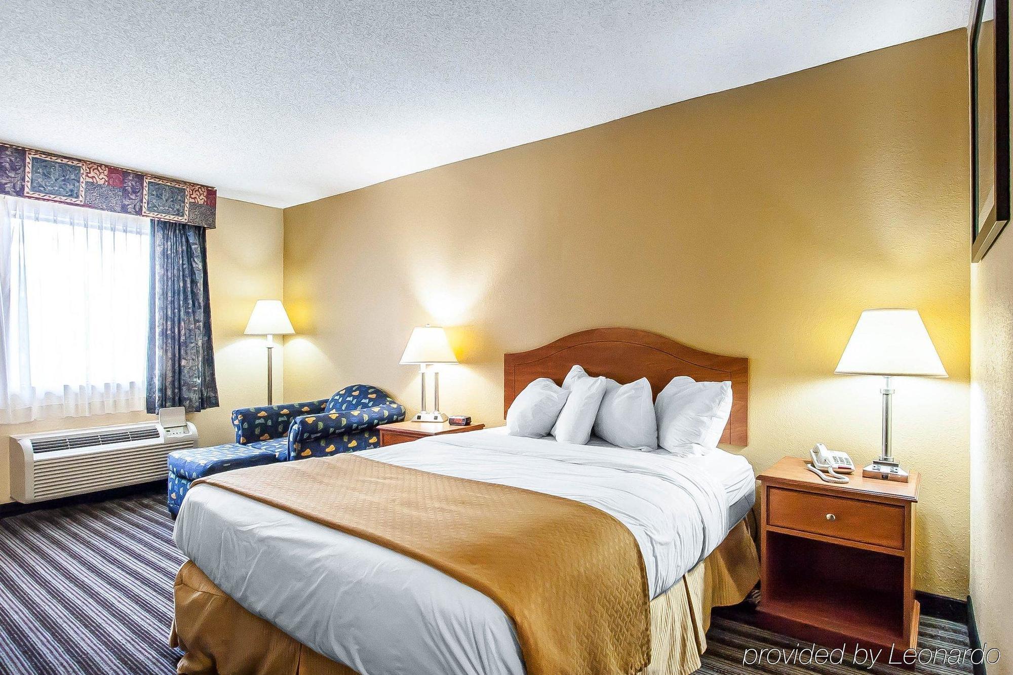 Quality Inn Charleston - Sikeston Bagian luar foto