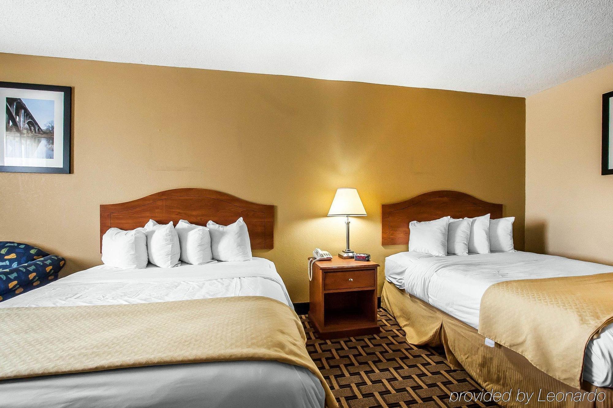 Quality Inn Charleston - Sikeston Bagian luar foto